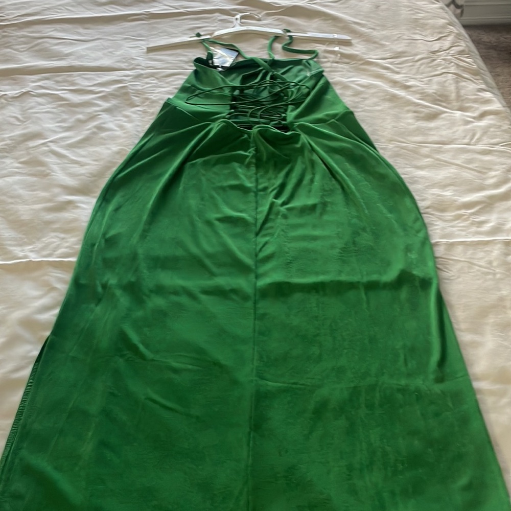 Lady dressed - Picture 4 of 5